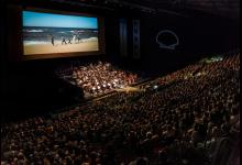 La Orquesta ofrece su 'Concierto & Proyección. Paseo por el cine' en el Festival de San Sebastián en un Velódromo a rebosar.