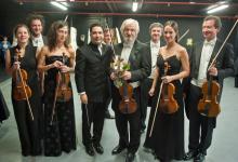 Jacek Graca junto a Andrés Orozco-Estrada y varios profesores de la Orquesta 