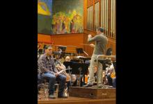 Ensayo de la Orquesta de Euskadi y Kirmen Uribe, dirigido por Lawrence Renes