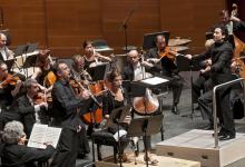 Sara Zufiaurre y Juan Navarro con la Orquesta de Euskadi