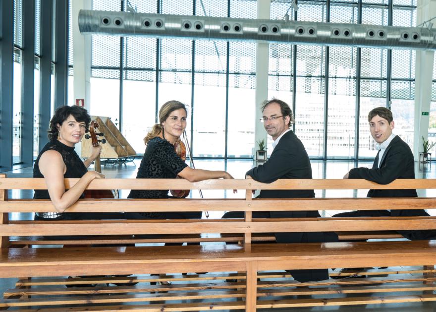 Sesión de fotos de la Orquesta Sinfónica de Euskadi a principios de la Temporada.