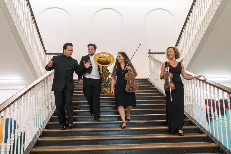 Sesión de fotos de la Orquesta Sinfónica de Euskadi a principios de la Temporada.