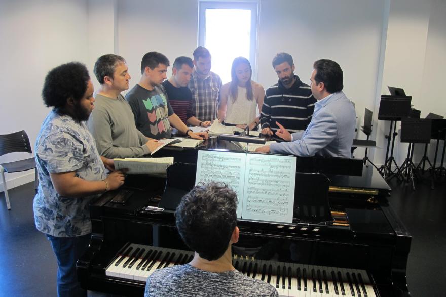 Robert Treviño ofreció una masterclass a alumnas/os de dirección de orquesta de Musikene.