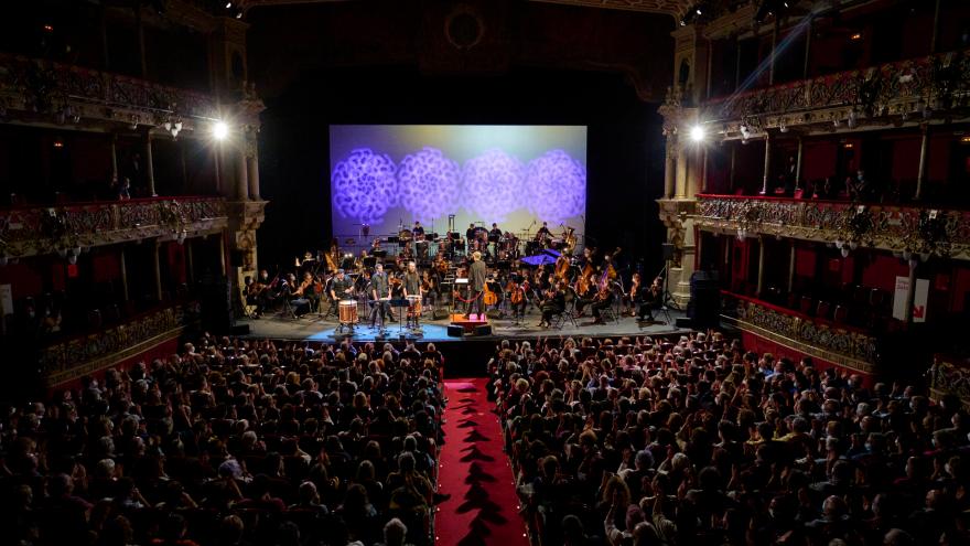El Teatro Arriaga se llenó en el concierto que Kalakan y Euskadiko Orkestra ofrecieron el pasado 22 de octubre. Foto: Enrique Moreno Esquibel.